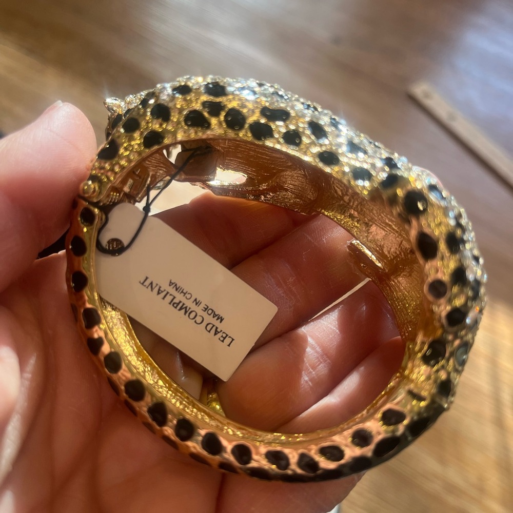 NWT Natasha Leopard Goldtone Bracelet Clamper - Heavy! - Picture 5 of 12